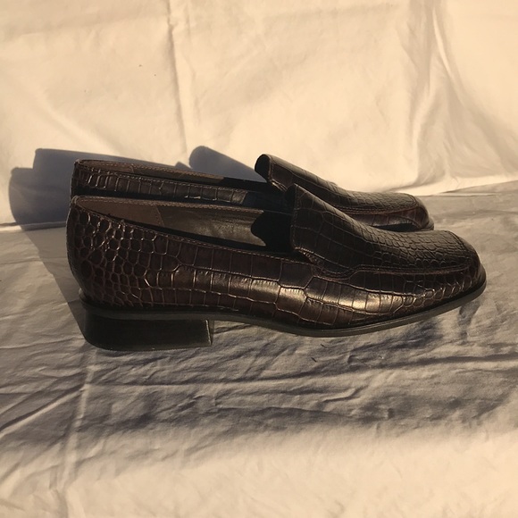 NEW Eddie Bauer Brown Crocodile Patterned Leather Loafer - Picture 2 of 14